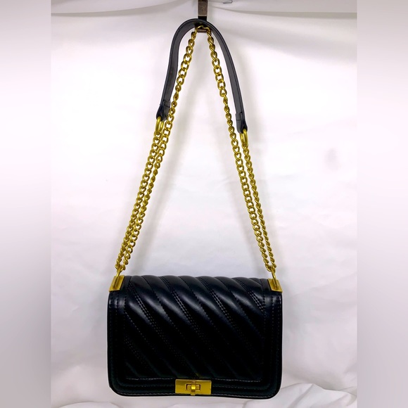 Classic waffle style black handbag - Picture 4 of 4